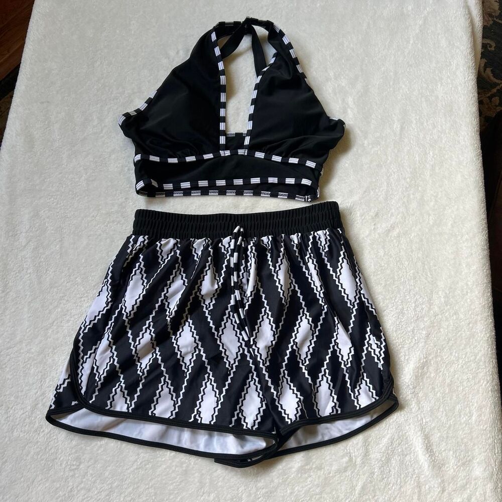 white and black geometric zigzag pattern swim set with removable padding small